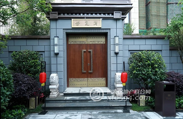 巍峨入户门